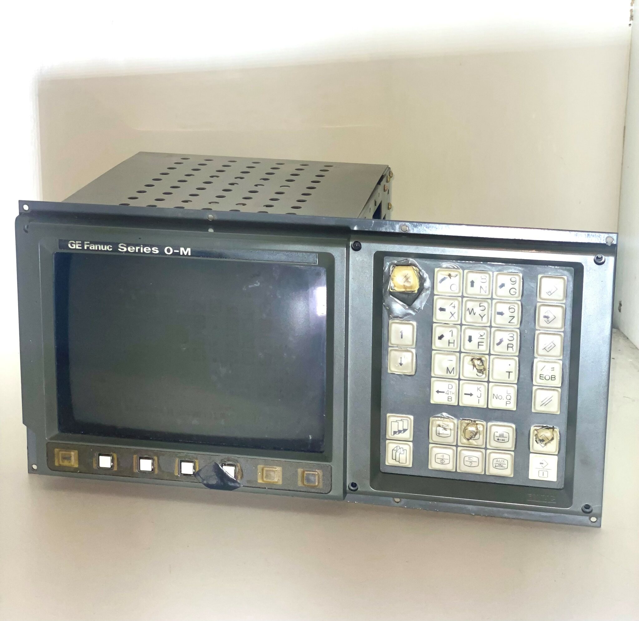 PANNEAU COMMANDE FANUC A02B 0098 C 046 MBR