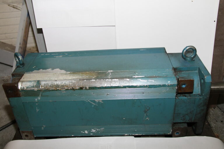 MOTEUR DE BROCHE NUM 953 706 522
