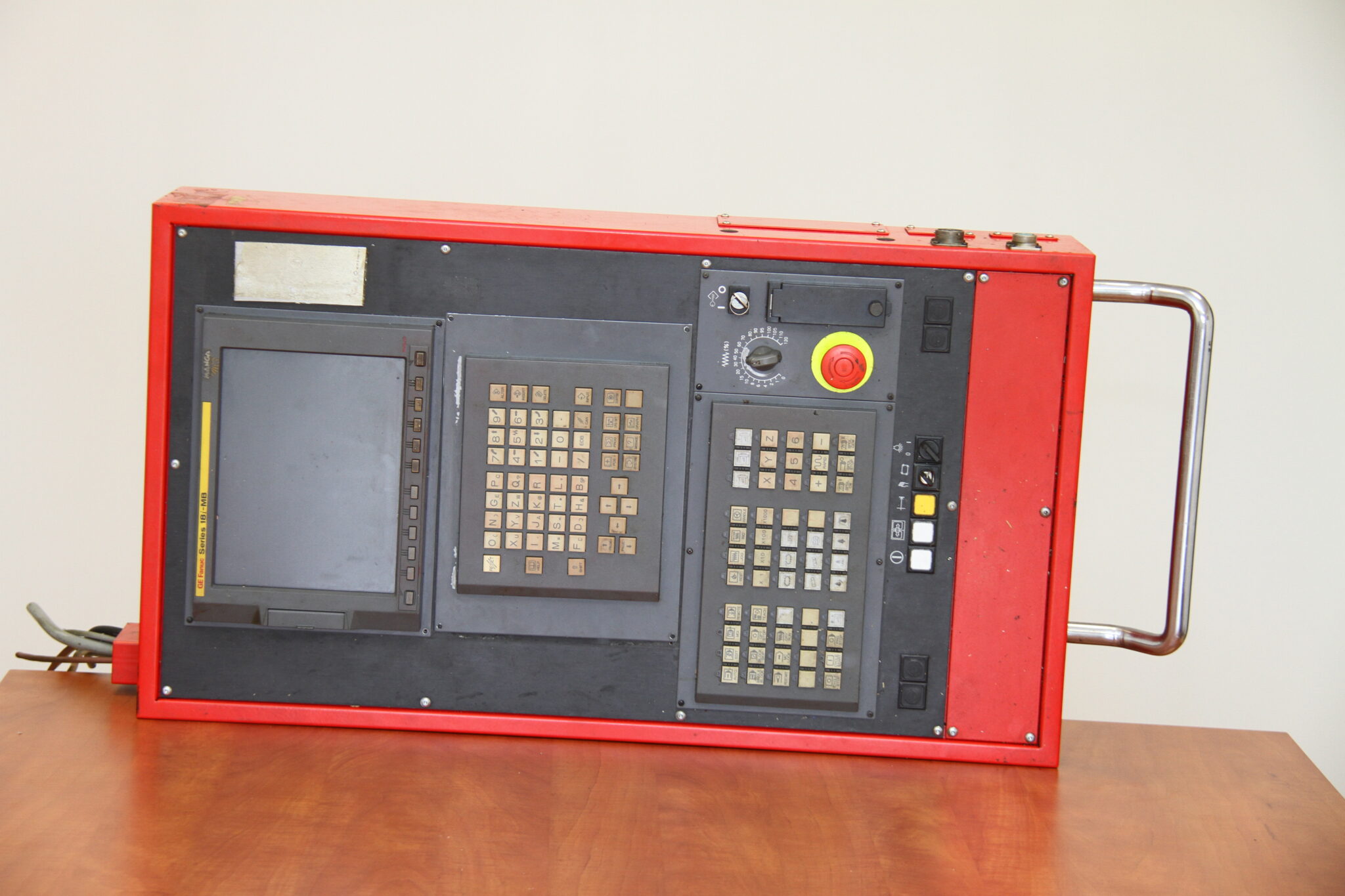 PUPITRE + ECRAN FANUC 18 i MB